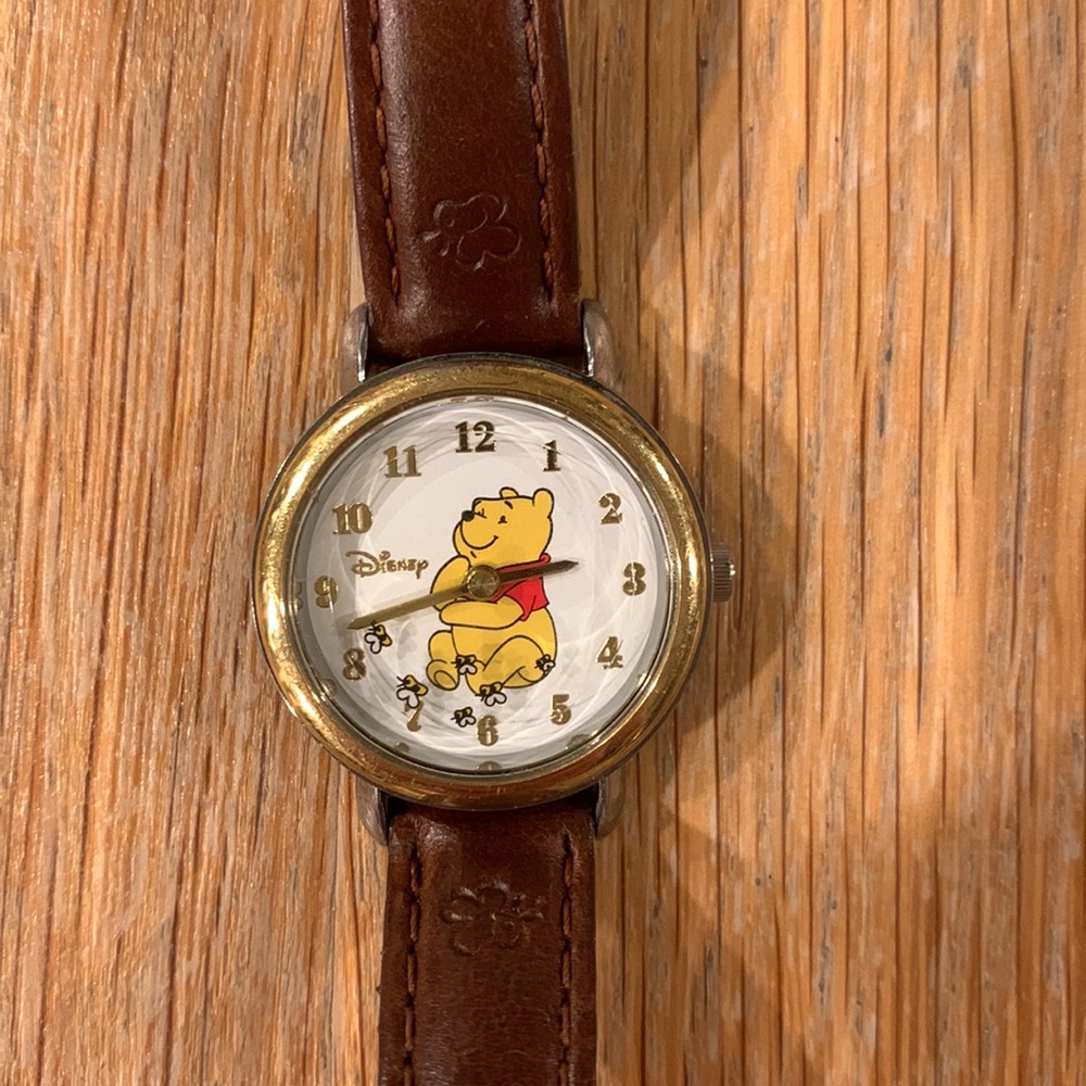 Vintage Disney Pooh watch with bees - Picture 2 of 4